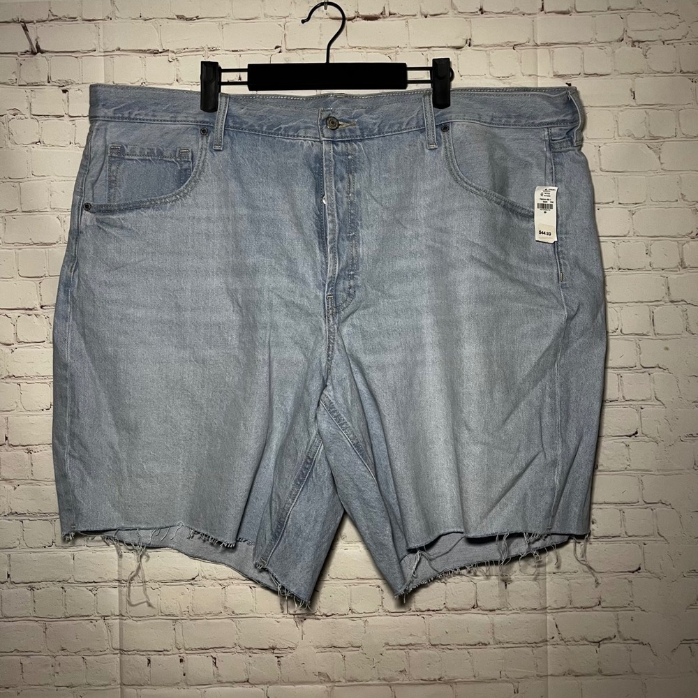 NWT Old Navy Women's Baggy Light Wash Denim Shorts Distressed Raw Hem Size 20